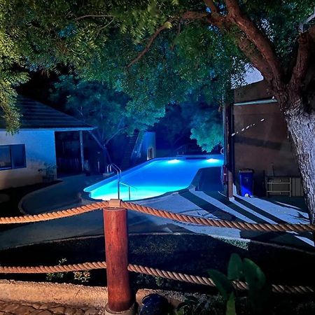 Lunar Dive Resort: Bamboo Villas Kubu Exteriör bild
